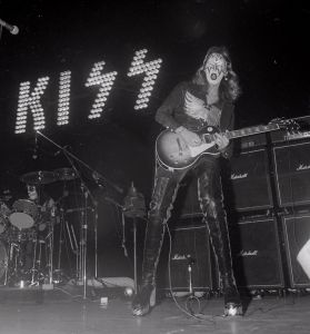 Ace Frehley of Kiss 1973, NYC 2.jpg